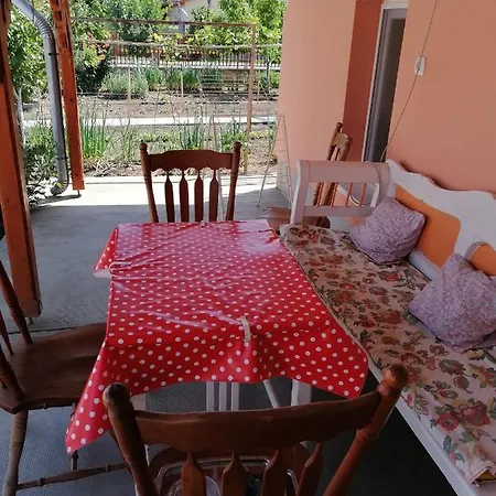 Apartament Nagymama Hazikoja *