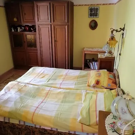 Apartament Nagymama Hazikoja *
